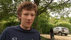 De pers strijkt neer in Mol