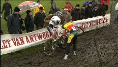 Niels Albert en Sven Nys haken in elkaar