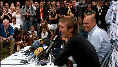 Veel volk op de persconferentie van Andy Schleck