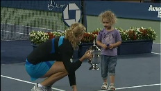 Entourage Kim Clijsters viert mee