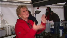 Fans vieren in Baal het nieuwe jaar met modder en drank