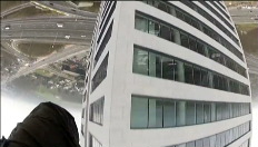 Geslaagde basejump vanop Gentse toren