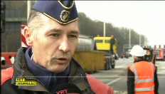 Kraan beschadigt brug op de E313 in Ranst