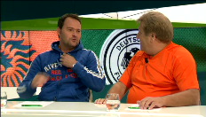 Schepens en Boskamp in aangepaste kledij