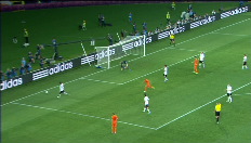 Nederland prikt terug met een kans van Van Persie