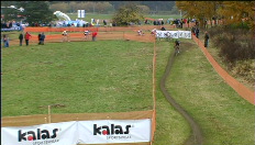 Sven Nys springt over de balkjes in Tabor