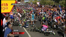 Vuelta: Zware valpartij in laatste kilometer van de zevende rit