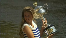 Azarenka viert zege en nummer 1-positie