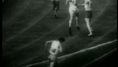Jesse Owens zet Hitler een neus met 4 keer goud in Berlijn