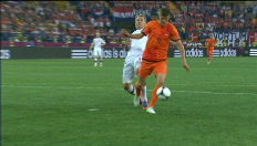 Huntelaar mist uitstekende kans op 1-1