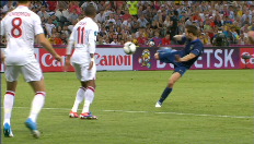 Halfvolley van Cabaye wijkt nog af op Welbeck