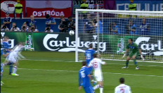 Rooney kopt van dichtbij over
