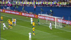Invaller Giroud kopt net naast