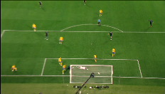 Welbeck rondt een actie van Walcott af: 3-2