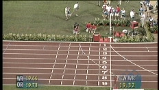 Patrick Stevens loopt als enige blanke de finale van de 200 meter (1996)